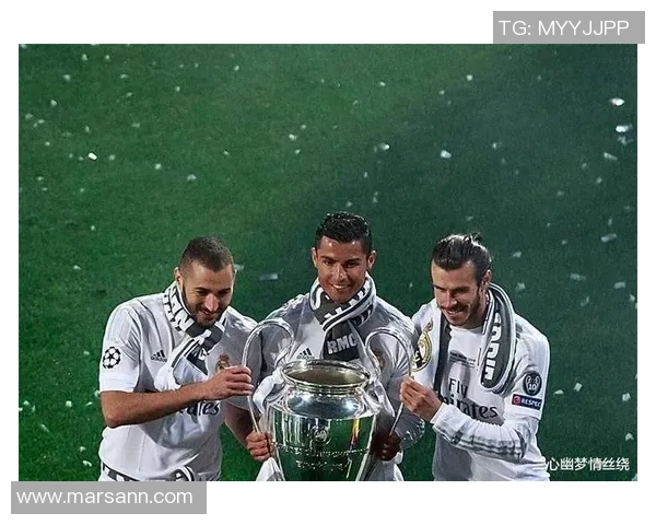 无瑕疵的足球巨星们如何在赛场上创造辉煌成就与传奇故事